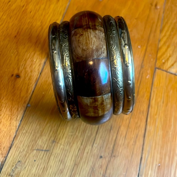 Large cuff - Picture 1 of 2